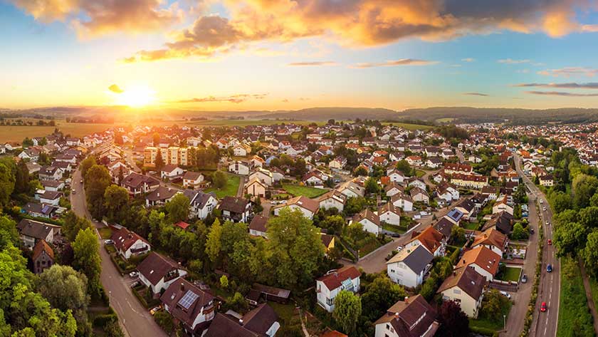 Luftbild von Häusern zum Thema Grundsteuerreform 2022 und die neue Grundsteuer trifft alle Wohnungs- und Haus-Eigentümer